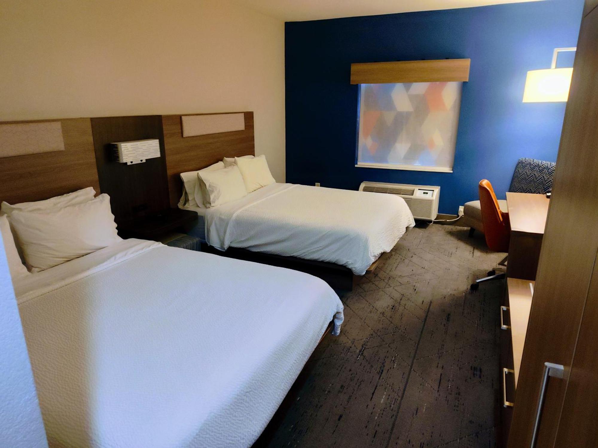 Holiday Inn Express Kenedy By Ihg Exterior photo